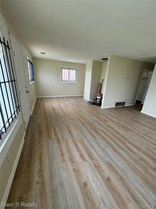 9397 Appoline St, Detroit, MI, 48228-2660 | Card Image