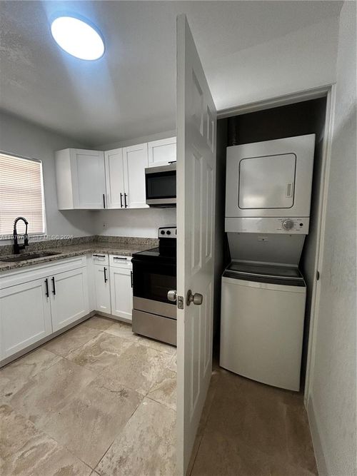 3-916 Sw 10th St, Hallandale Beach, FL, 33009-6876 | Card Image