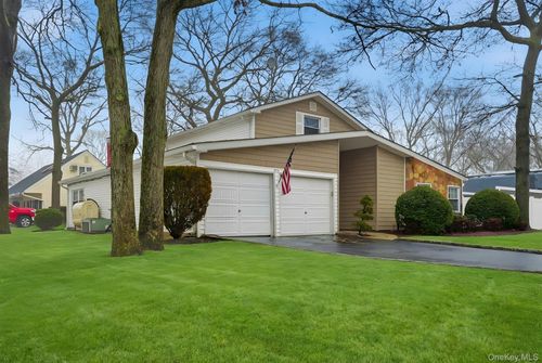 5431 Expressway Dr N, Holtsville, NY, 11742-1317 | Card Image