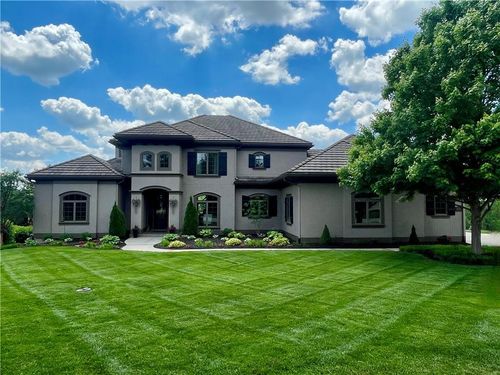 8075 Green Glades Ct, Parkville, MO, 64152-4857 | Card Image