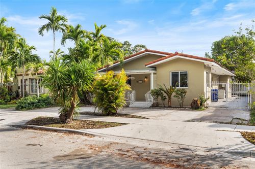 426 Sw 26th Rd, Miami, FL, 33129-2227 | Card Image
