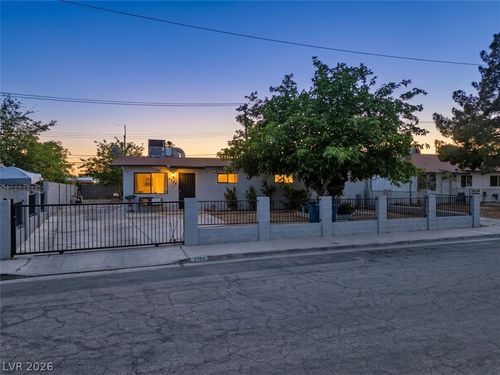 2704 Brady Ave, Las Vegas, NV, 89101-1564 | Card Image