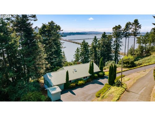 67182 W Westview Rd, North Bend, OR, 97459-8625 | Card Image