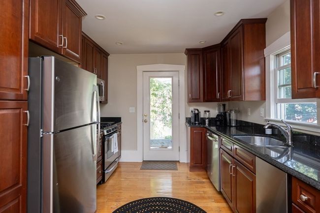 10 - 8 East St, Home with 9 bedrooms, 7 bathrooms and 6 parking in Hingham MA | Image 10