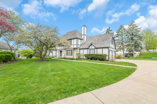 8 Heaton Ct, Sugar Grove, IL, 60554-4142 | Card Image