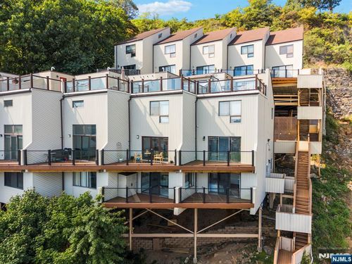 101 State Rt 5, Edgewater, NJ, 07020-1350 | Card Image