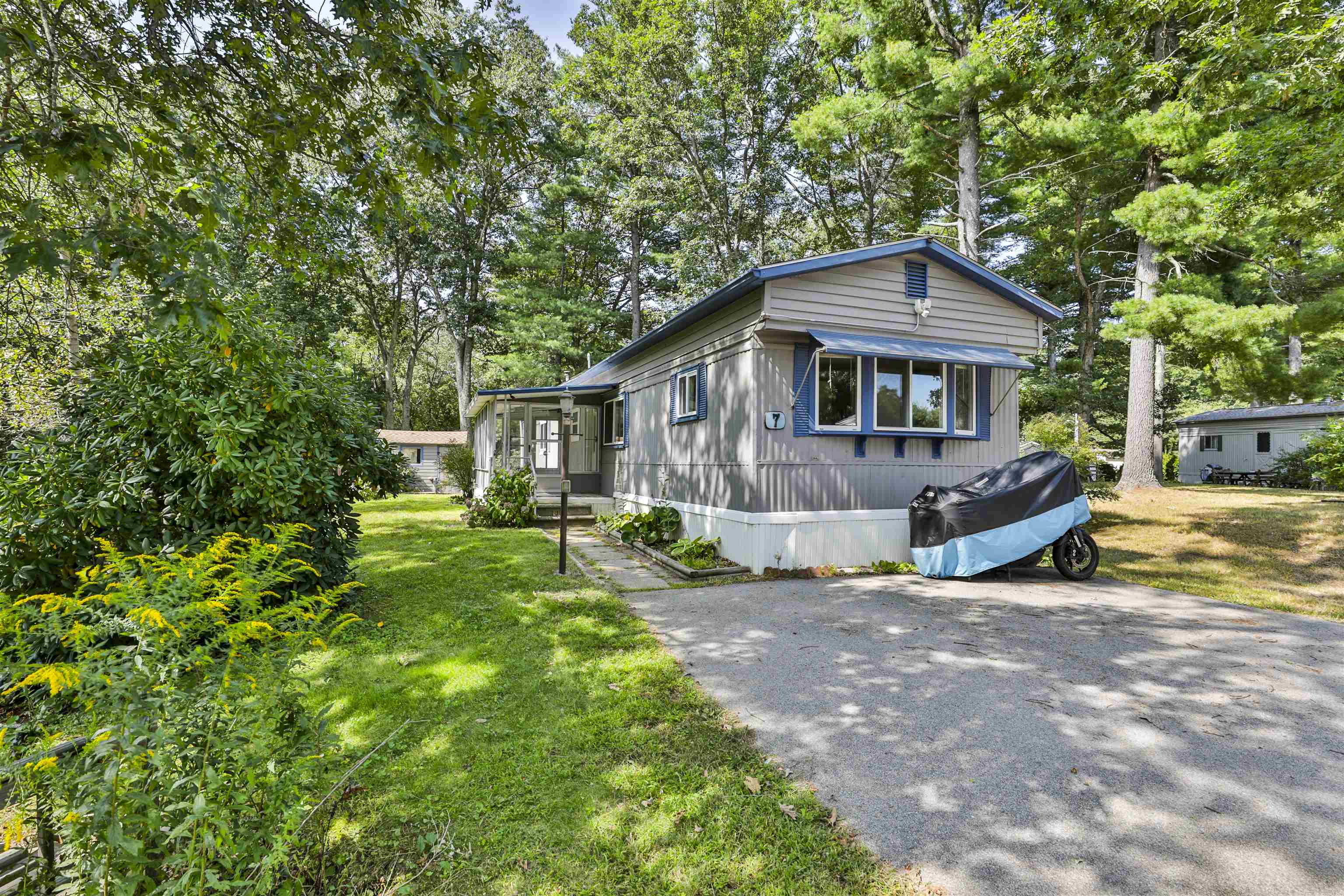 Clovercrest Dr, Nashua, NH 03062