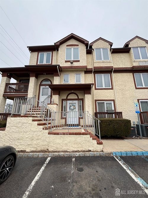 101 Michaels Ct, Woodbridge, NJ, 07095-1430 | Card Image