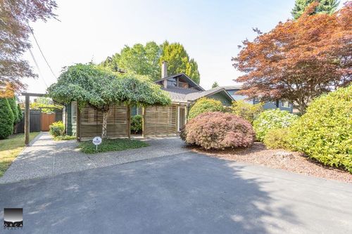 6668 Napier St, Burnaby, BC, V5B2C3 | Card Image