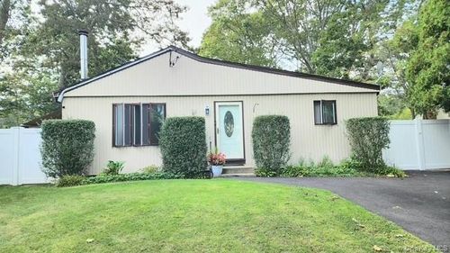 72 Propose Rd, Shirley, NY, 11967-3314 | Card Image