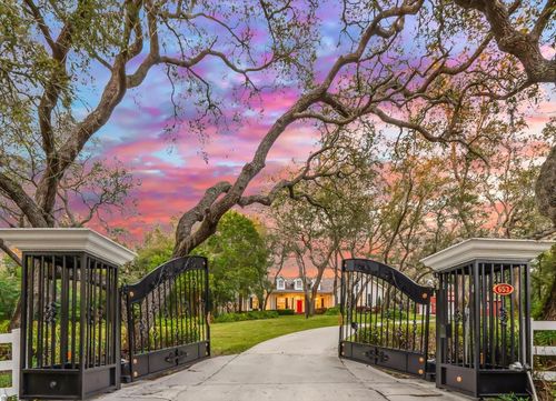 653 Old East Lake Rd, Tarpon Springs, FL, 34688-8405 | Card Image