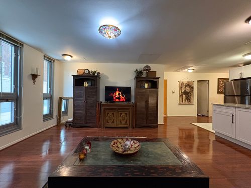 2a-21 W Goethe St, Chicago, IL, 60610-2257 | Card Image