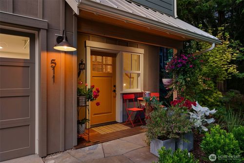 511 Groos Ln Ne, Bainbridge Island, WA, 98110-1818 | Card Image