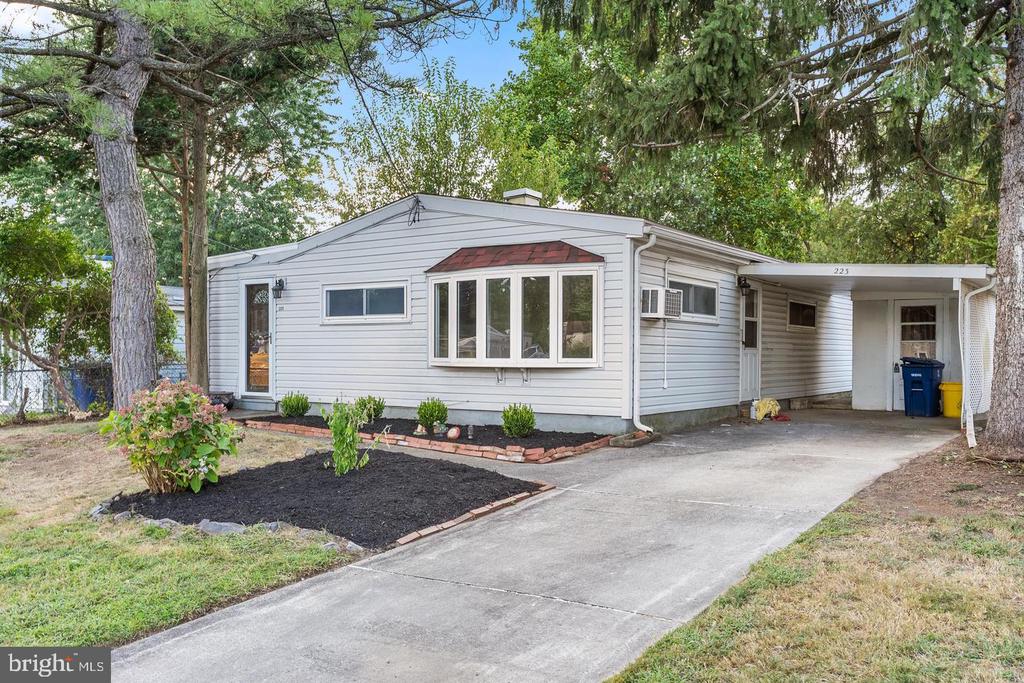 Residential in MAPLE SHADE 5