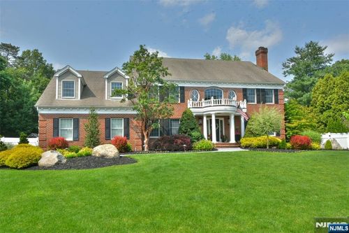 507 Old Post Rd, Wyckoff, NJ, 07481-1559 | Card Image