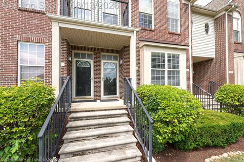 862 Summerfield Dr, Westland, MI, 48185-9662 | Card Image