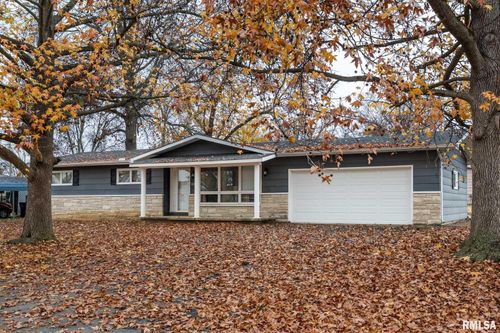 800 W 11th St, Johnston City, IL, 62951-1001 | Card Image