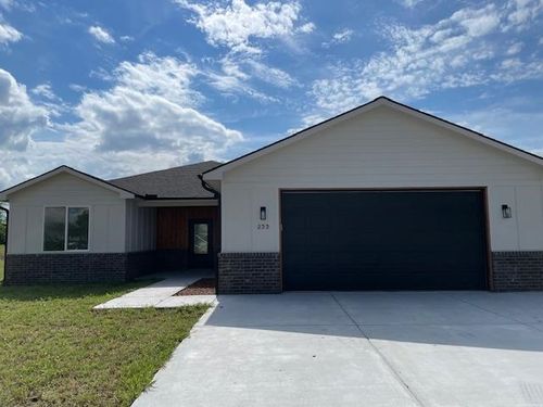 233 S Sycamore Dr, Valley Center, KS, 67147 | Card Image