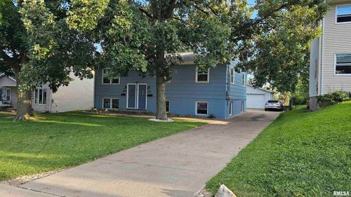 1-3517-3519 Central Ave, Bettendorf, IA, 52722-5146 | Card Image