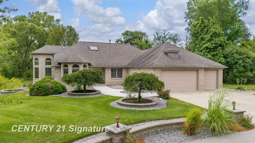 5790 Dunrovin Dr, Saginaw, MI, 48638-5425 | Card Image