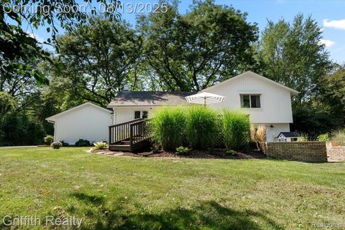 6531 Catalpa Dr, Brighton, MI, 48116-9420 | Card Image