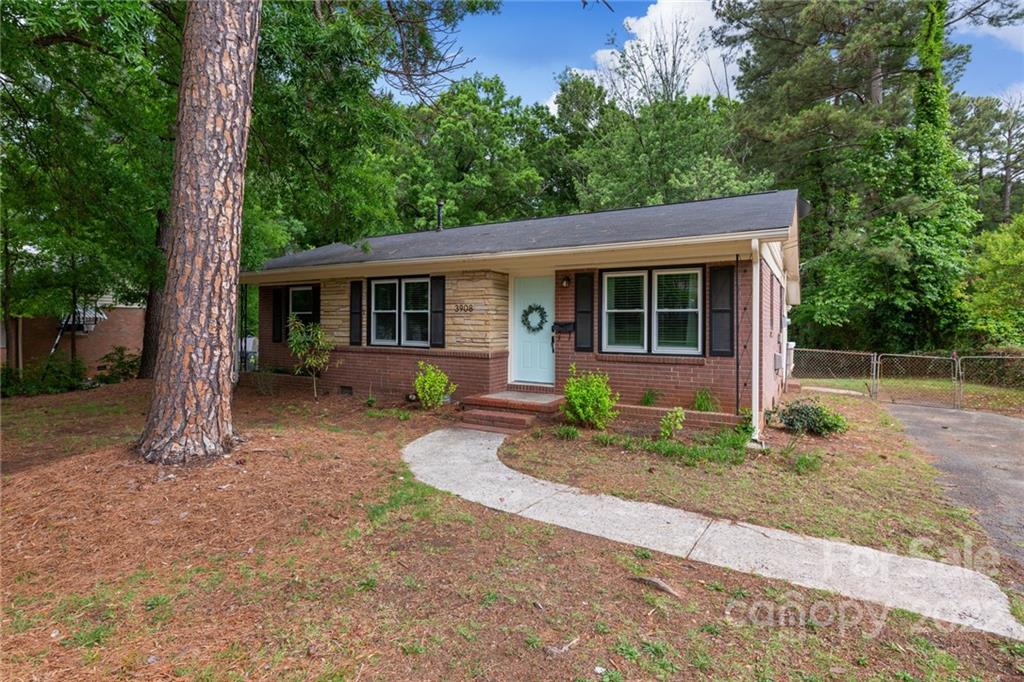 Litchfield Rd, Charlotte, NC 28211