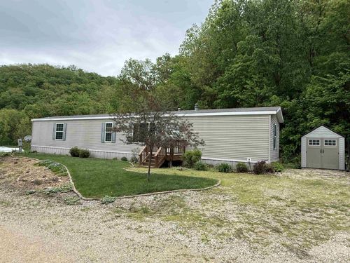36-1930 Hideaway Hills Ln, Lansing, IA, 52151-9715 | Card Image