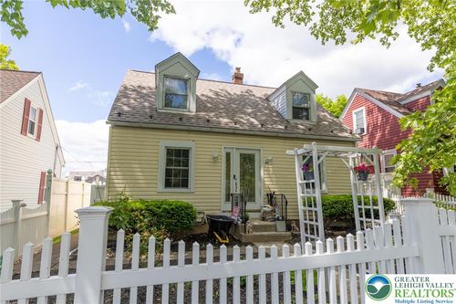 852 N Irving St, Allentown, PA, 18109-1844 | Card Image