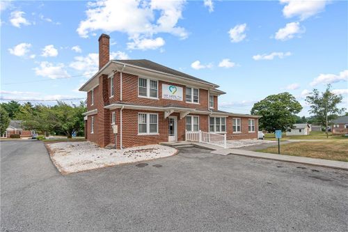 815 E Main St, Floyd, VA, 24091-3750 | Card Image