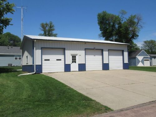 129 S Summit Ave, Hills, MN, 56138-1027 | Card Image