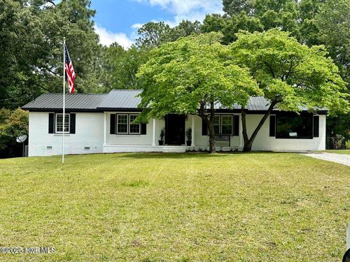611 El Ives Dr, Aberdeen, NC, 28315-3618 | Card Image