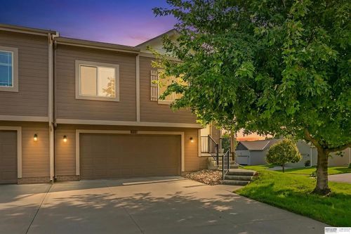 16419 Browne St, Omaha, NE, 68116-3216 | Card Image