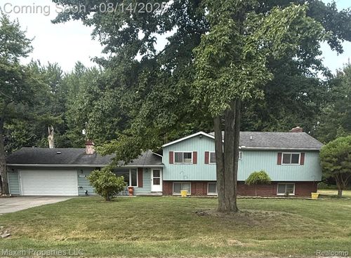 2595 Evergreen Ln, Port Huron, MI, 48060-7311 | Card Image