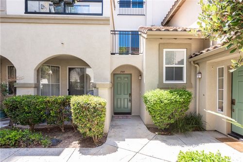 1905 Crescent Oak, Irvine, CA, 92618-4025 | Card Image
