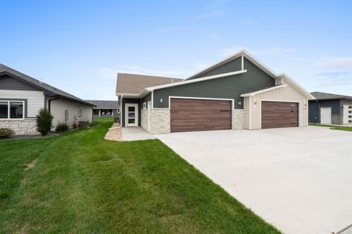 1222 Zitkala-Sa Trl, Vermillion, SD, 57069-7071 | Card Image