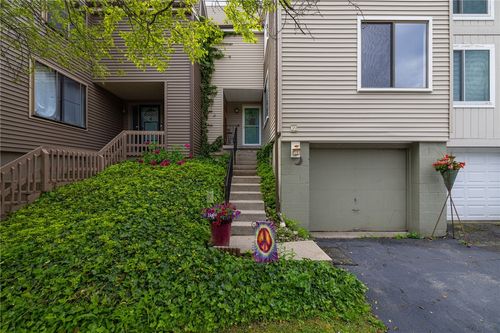 39 Tilegate Gln, Fairport, NY, 14450-1725 | Card Image