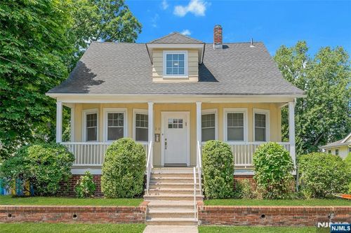 20 Florence Pl, Elmwood Park, NJ, 07407-3024 | Card Image