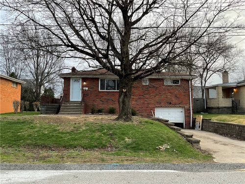 214 Erwin Pl, Mc Kees Rocks, PA, 15136-3140 | Card Image