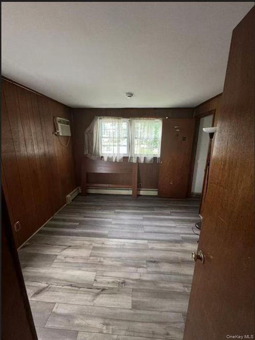 42 Hollyhock Road, Hempstead, NY, 11756 | Card Image