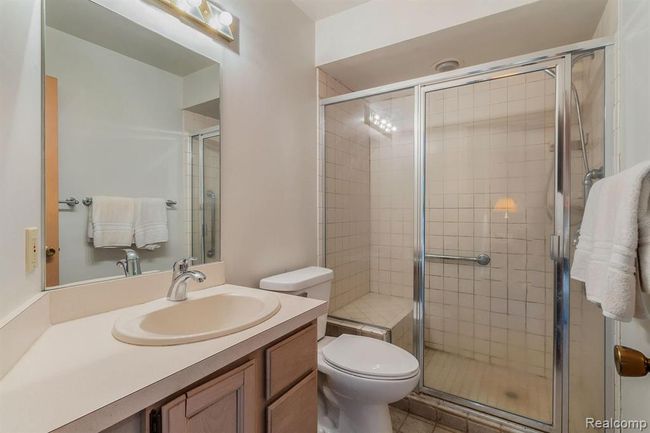 Main Suite Bathroom | Image 15