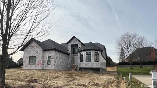 61367 Beacon Hill Dr, Washington Twp, MI, 48094-1222 | Card Image