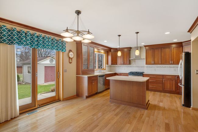 Kitchen remodeled 2018.. oak floors | Image 13
