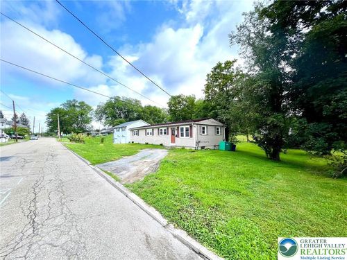 182 State St, East Stroudsburg, PA, 18301-2223 | Card Image