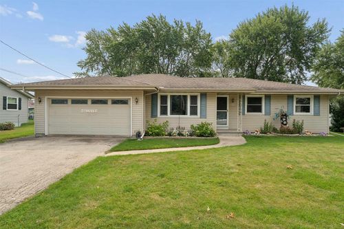 1045 Grove Street, MENASHA, WI, 54952 | Card Image