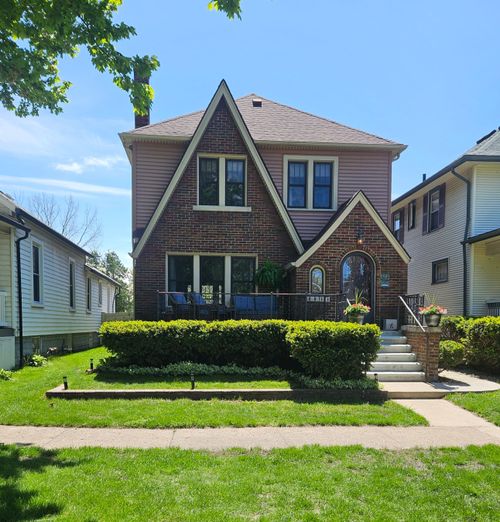 423 Maple St, Wyandotte, MI, 48192-5845 | Card Image