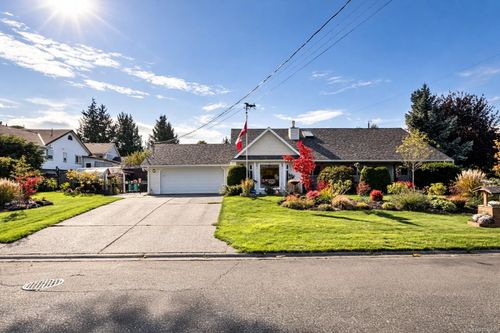 697 Woodburn St, Parksville, BC, V9P2M1 | Card Image