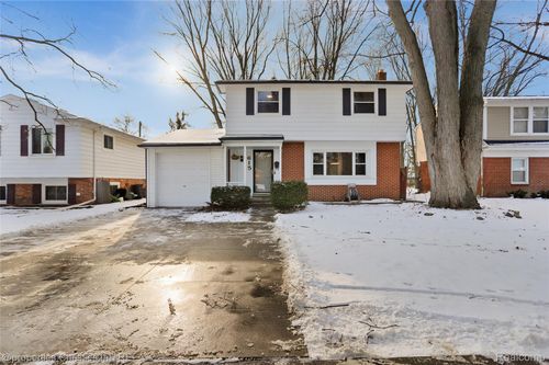 615 W 13 Mile Rd, Royal Oak, MI, 48073-2408 | Card Image