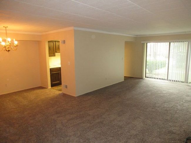 18447 University Park Dr, Condo with 2 bedrooms, 1 bathrooms and null parking in Livonia MI | Image 11