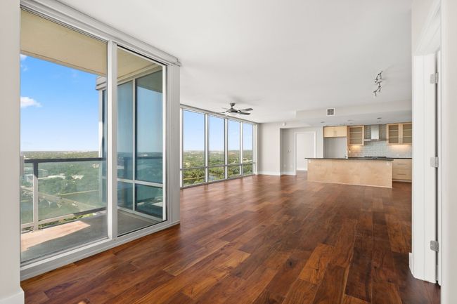 APT-2402 - 300 Bowie St, Condo with 3 bedrooms, 3 bathrooms and 2 parking in Austin TX | Image 7