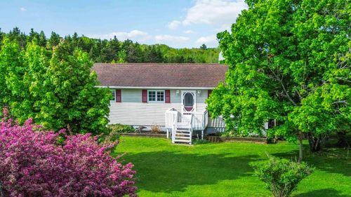 251 Ben Jackson Rd, Hantsport, NS, B0P1P0 | Card Image